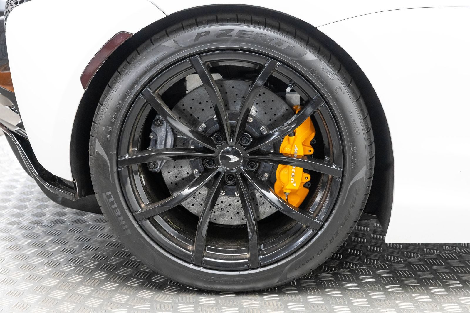 McLaren Artura Coupé 2023