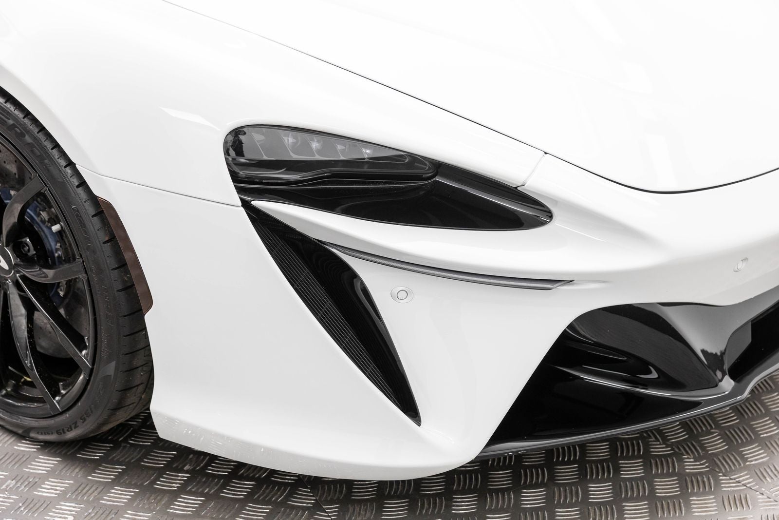 McLaren Artura Coupé 2023