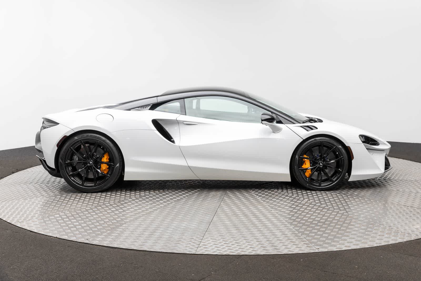 McLaren Artura Coupé 2023