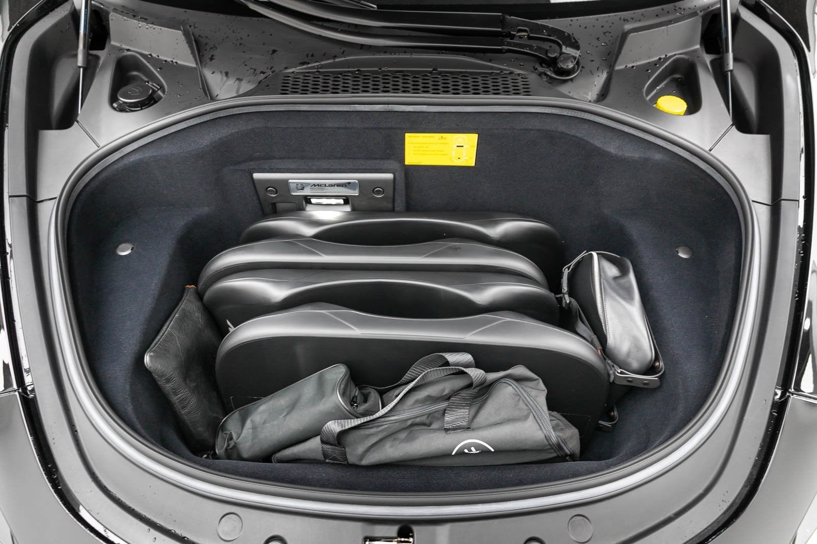 McLaren Artura Coupé 2023