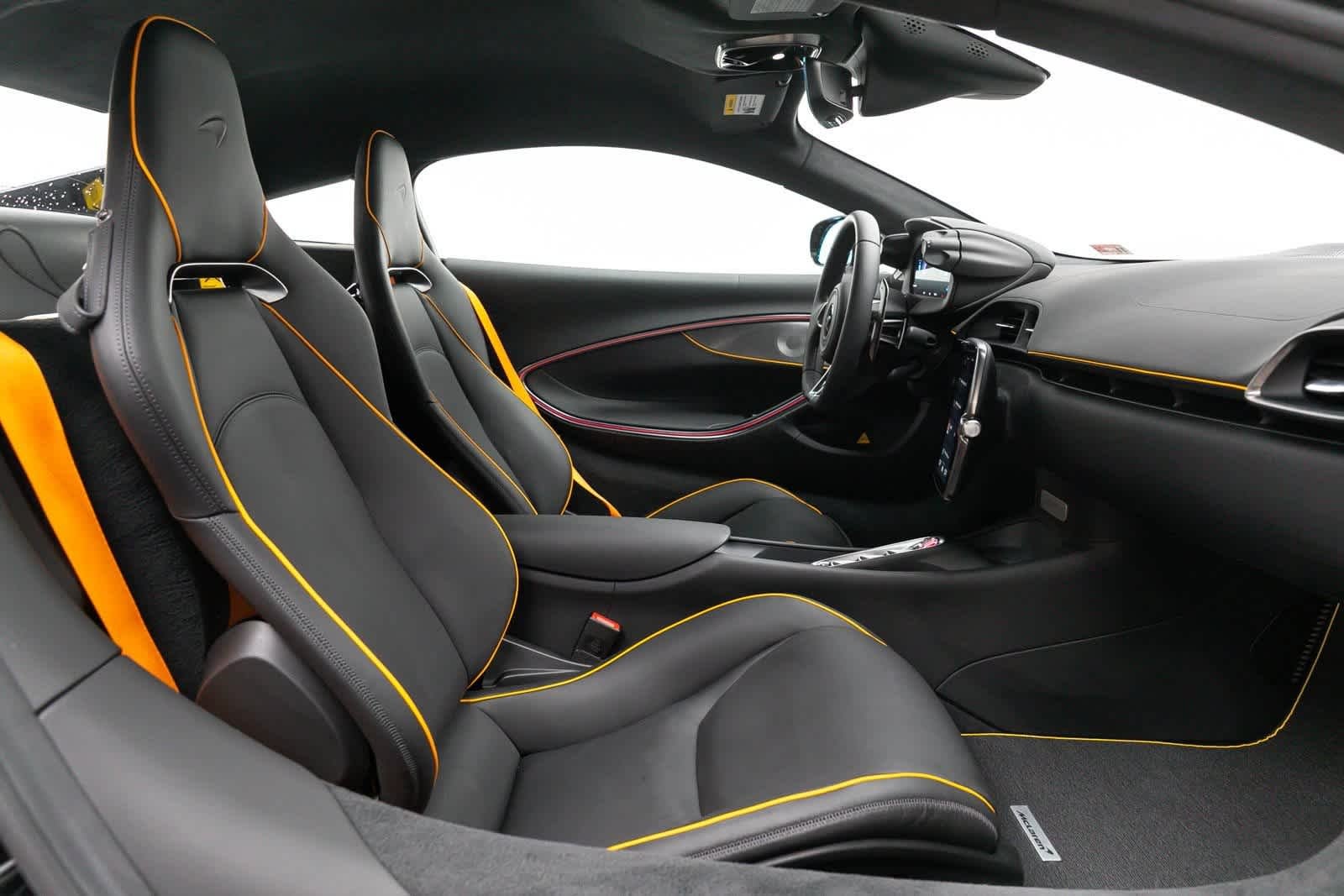 McLaren Artura Coupé 2023