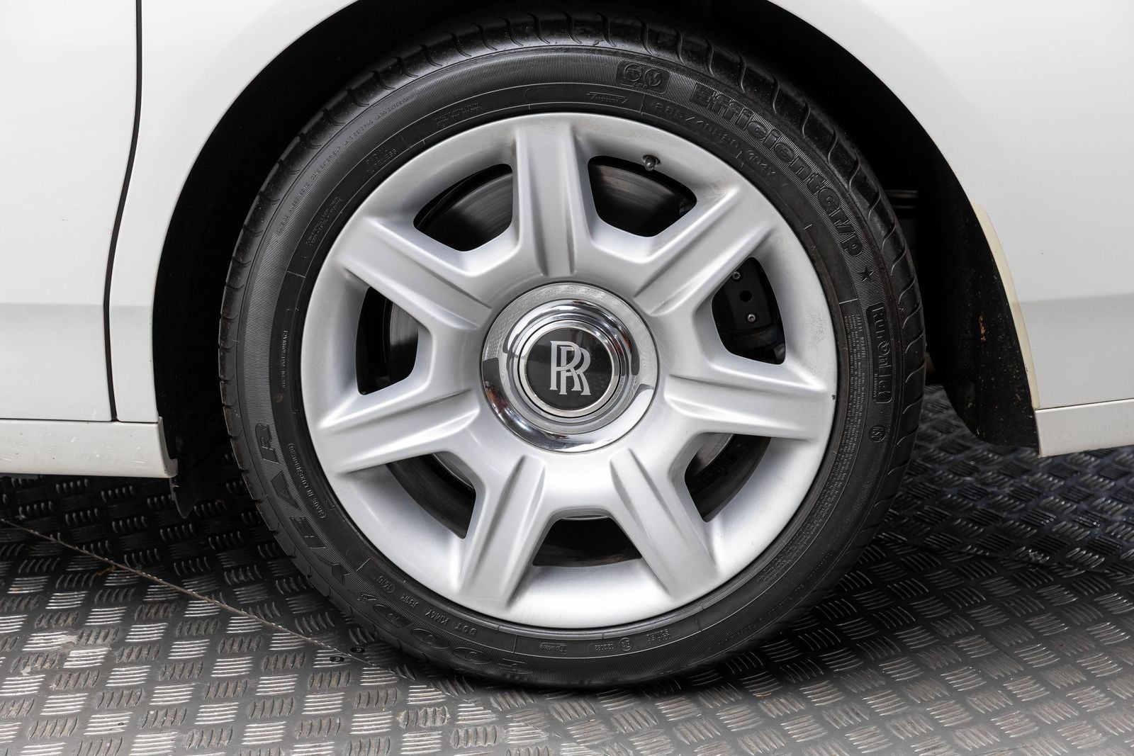 Rolls-Royce Ghost de 4 puertas, 2011