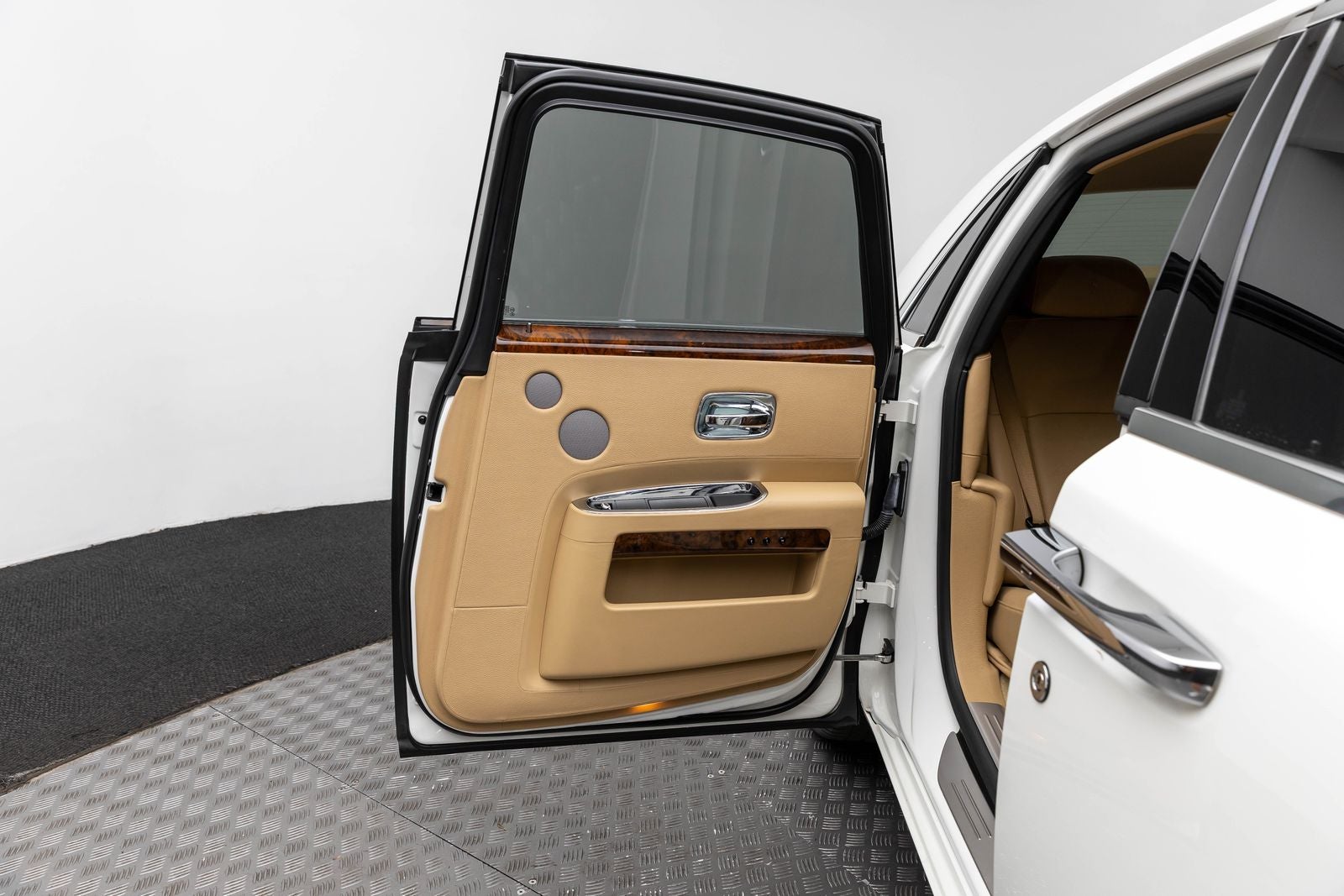 Rolls-Royce Ghost de 4 puertas, 2011