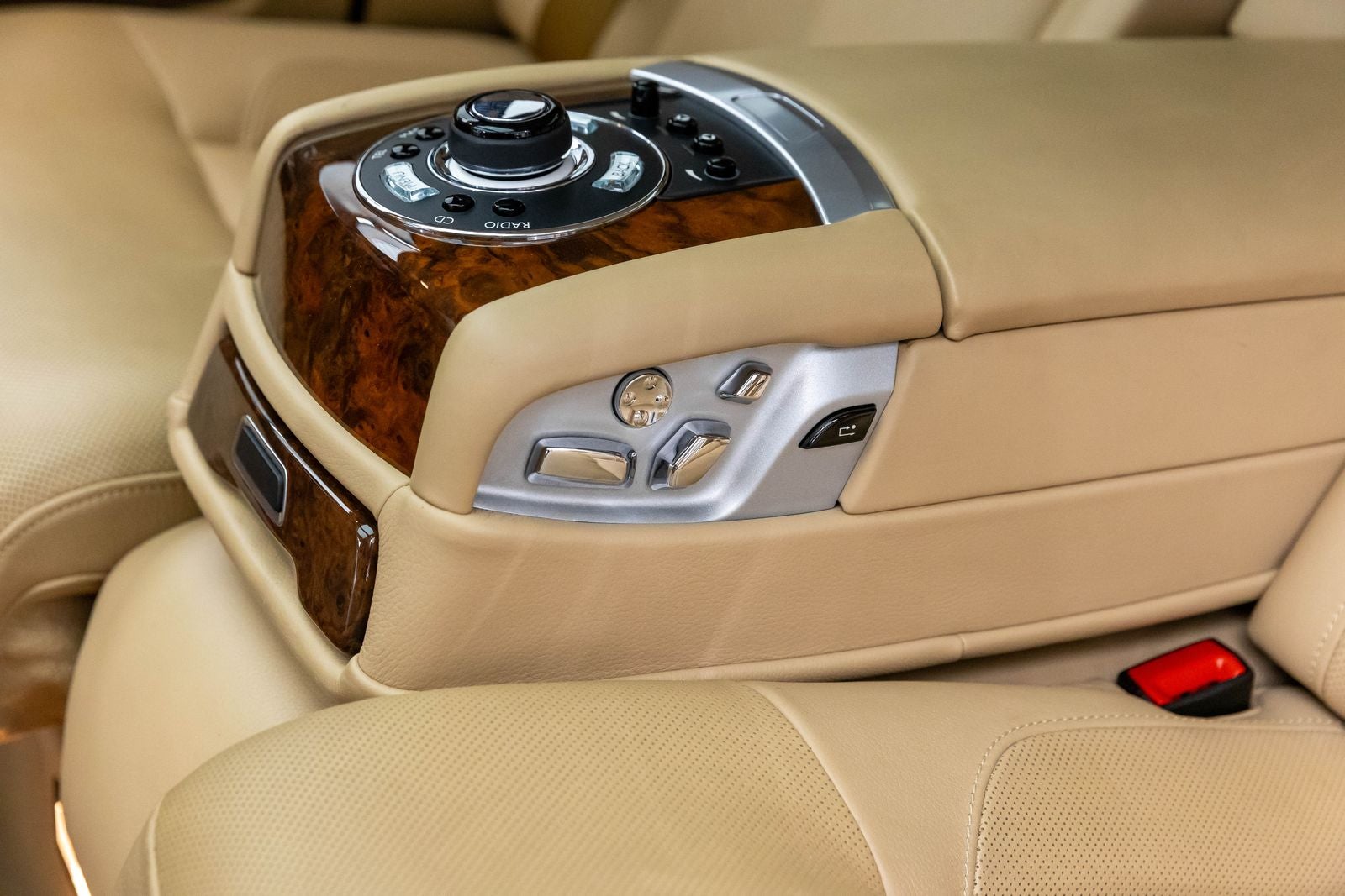 Rolls-Royce Ghost de 4 puertas, 2011