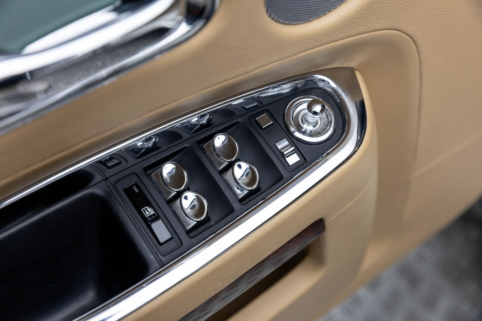 Rolls-Royce Ghost de 4 puertas, 2011