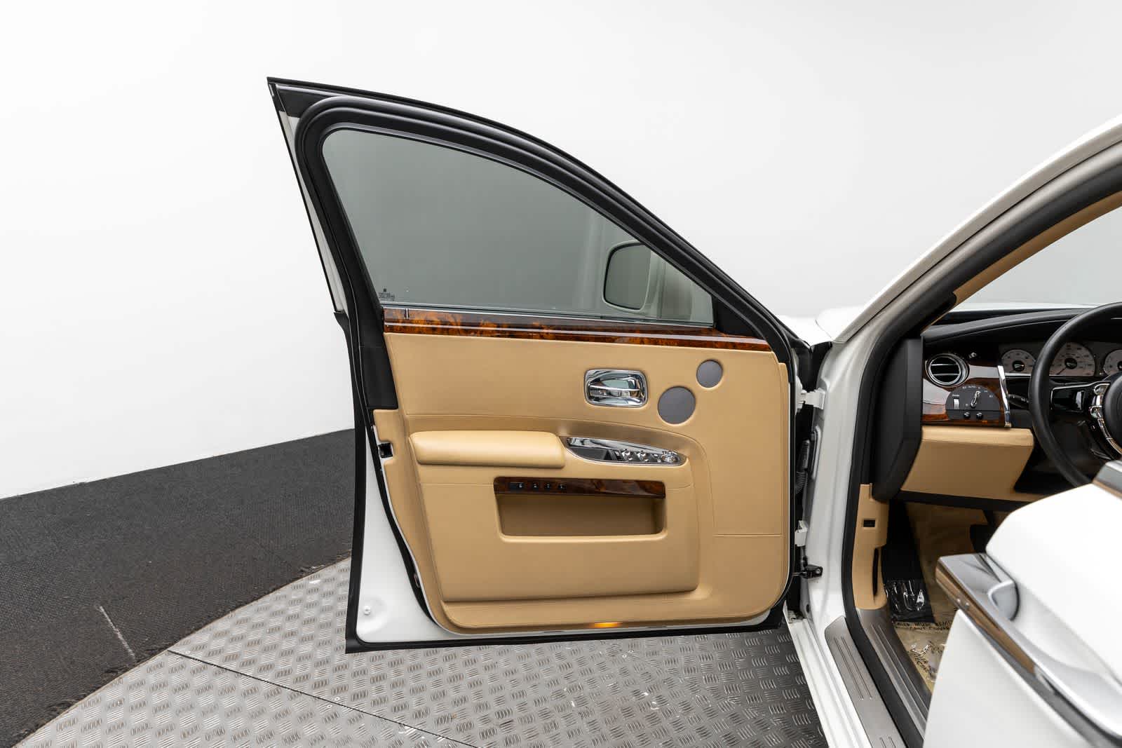 Rolls-Royce Ghost de 4 puertas, 2011