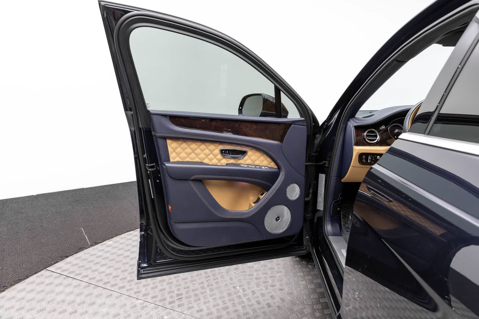 Bentley Bentayga V8 2021