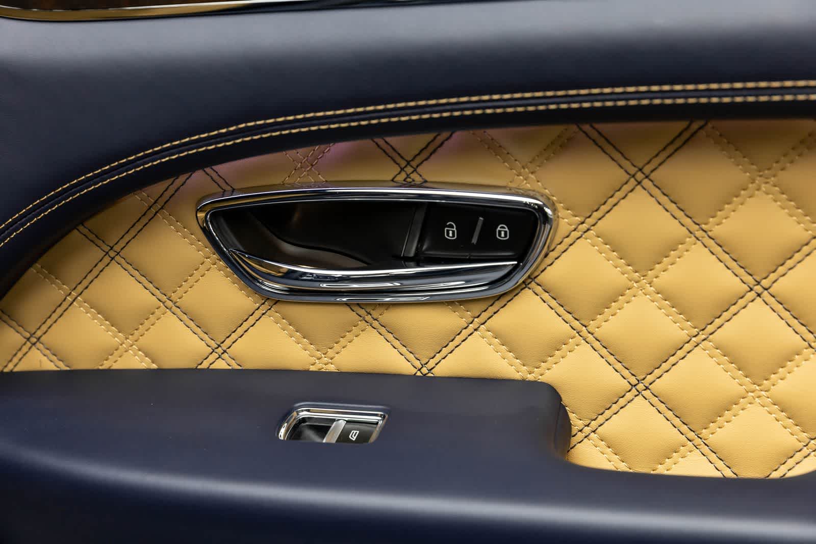 Bentley Bentayga V8 2021