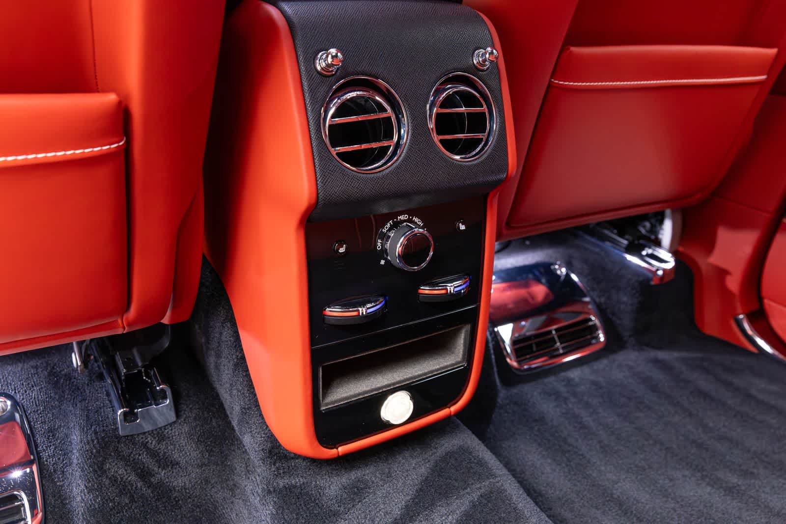 Rolls-Royce Cullinan SUV 2021
