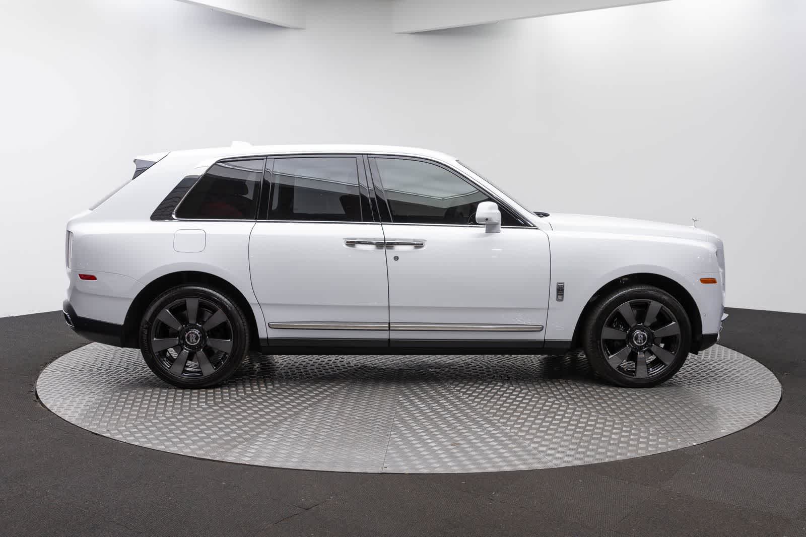 Rolls-Royce Cullinan SUV 2021