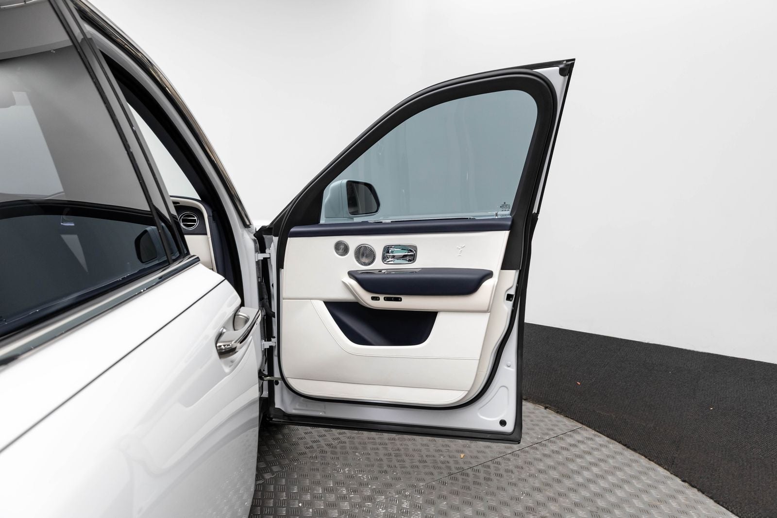 Rolls-Royce Cullinan SUV 2023