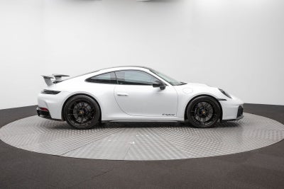 Porsche 911 Carrera 4 GTS de 2025