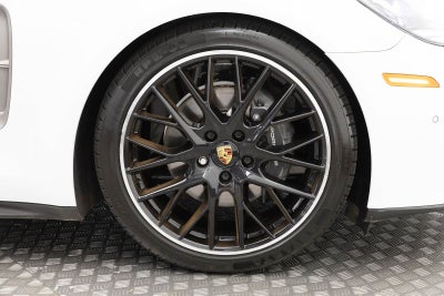 Porsche Panamera 4 2023
