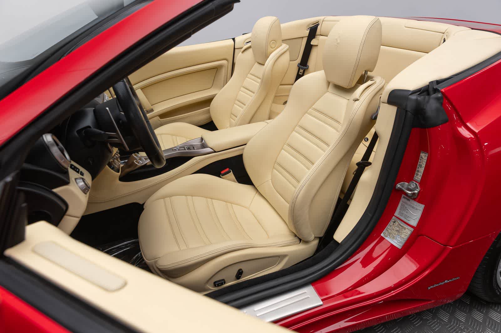 Ferrari California de 2 puertas descapotable de 2010