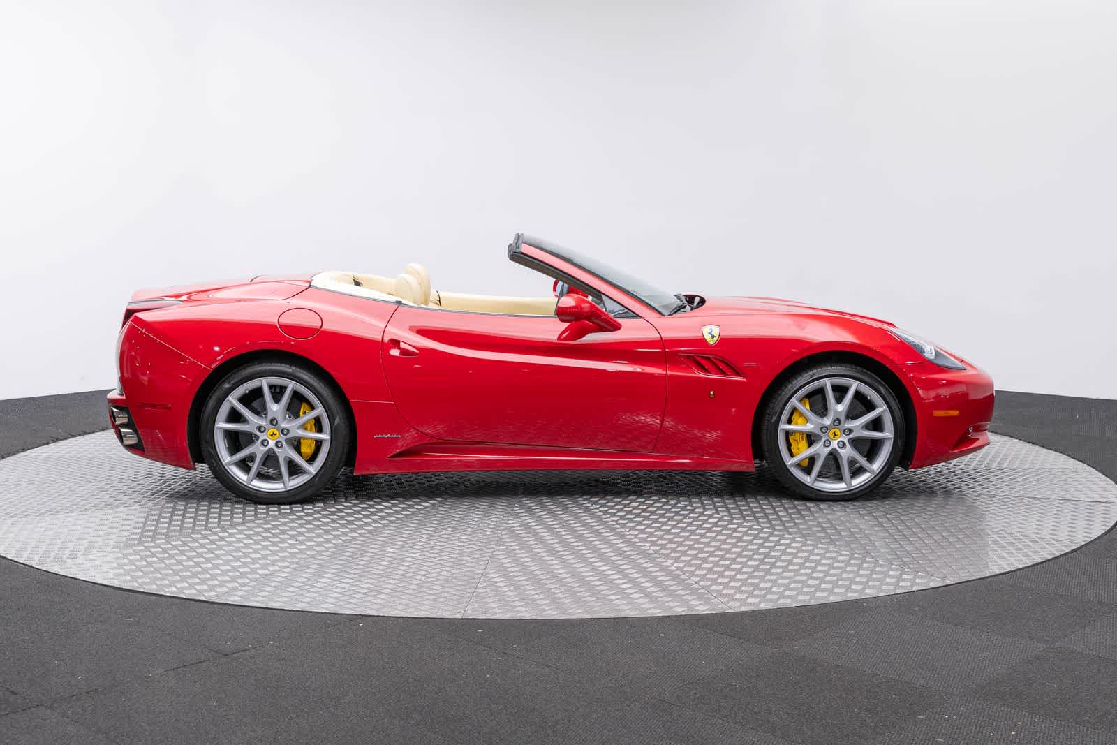 Ferrari California de 2 puertas descapotable de 2010