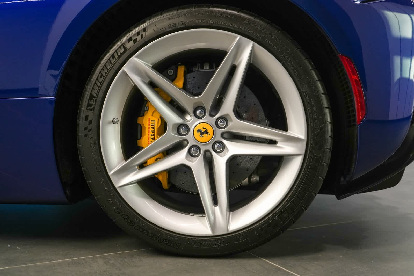 2022 Ferrari SF90 Spider Descapotable