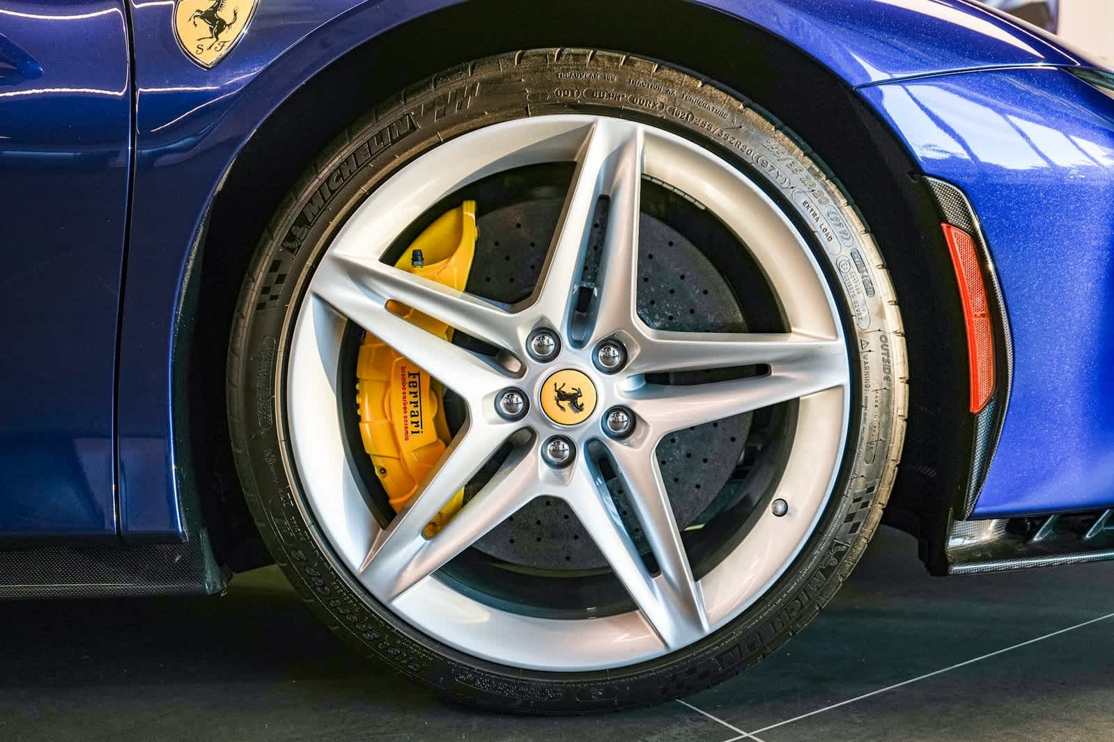 2022 Ferrari SF90 Spider Descapotable