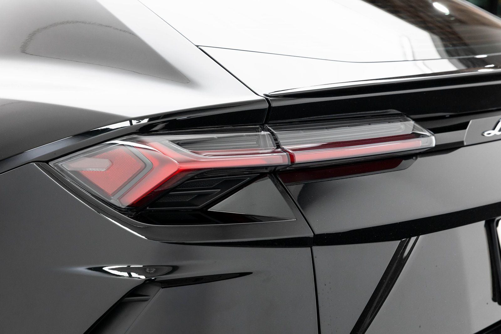 2022 Lamborghini Urus AWD