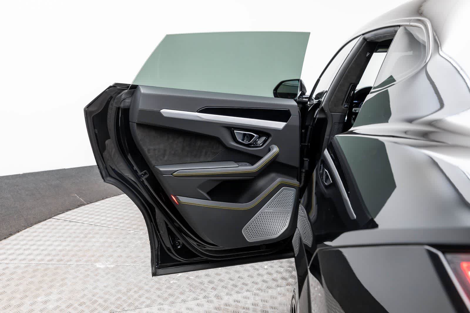 2022 Lamborghini Urus AWD