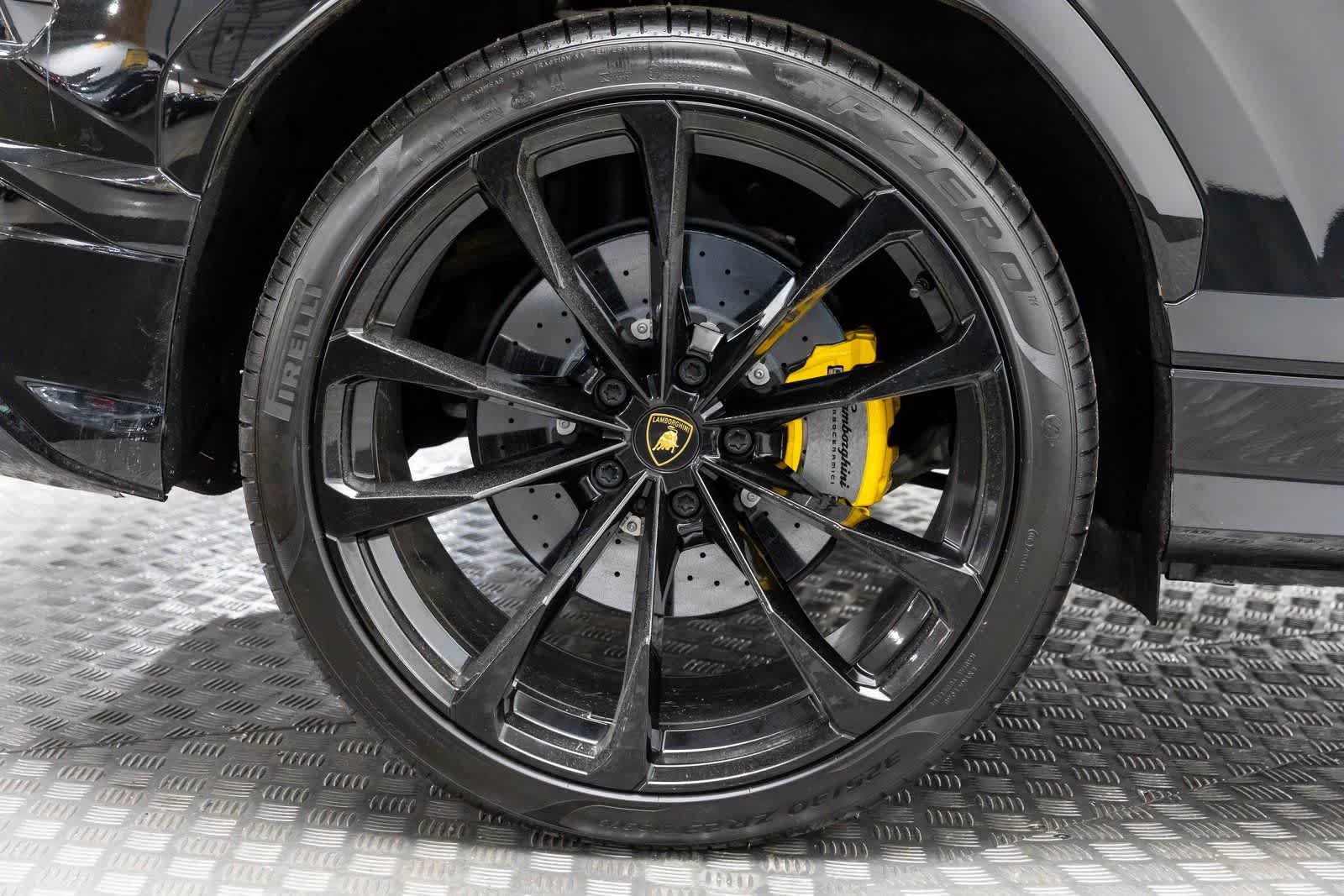 2022 Lamborghini Urus AWD