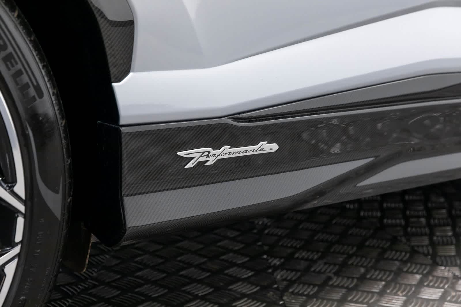 2024 Lamborghini Urus Performante